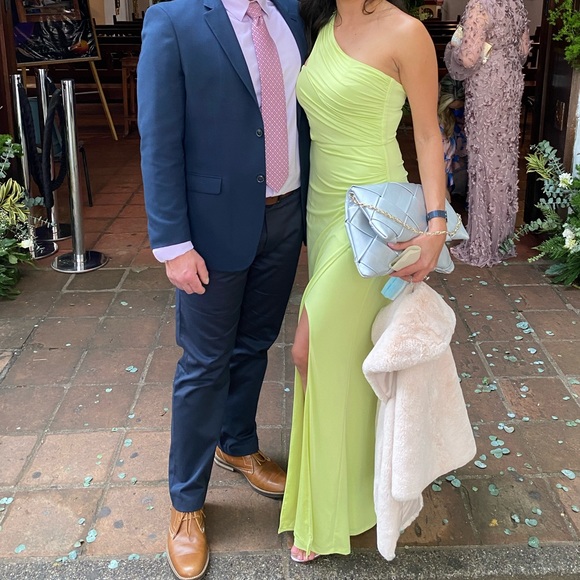 BCBG MaxAzria One Shoulder Cut Out Gown
Lime Sherbet XS - Picture 8 of 10